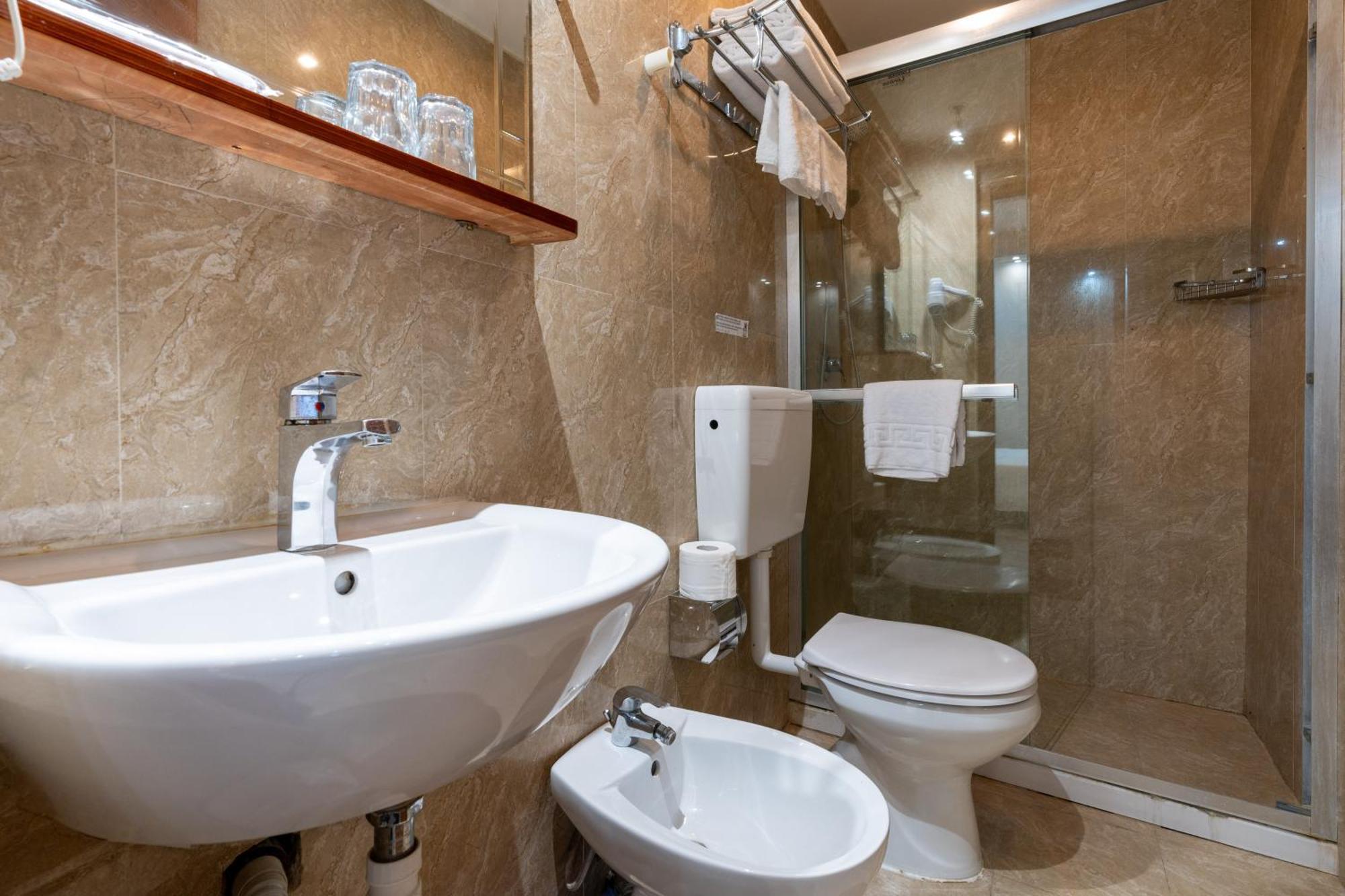 Leone D'Oro Guesthouse - Close To Piazza Vittorio Roma Dış mekan fotoğraf