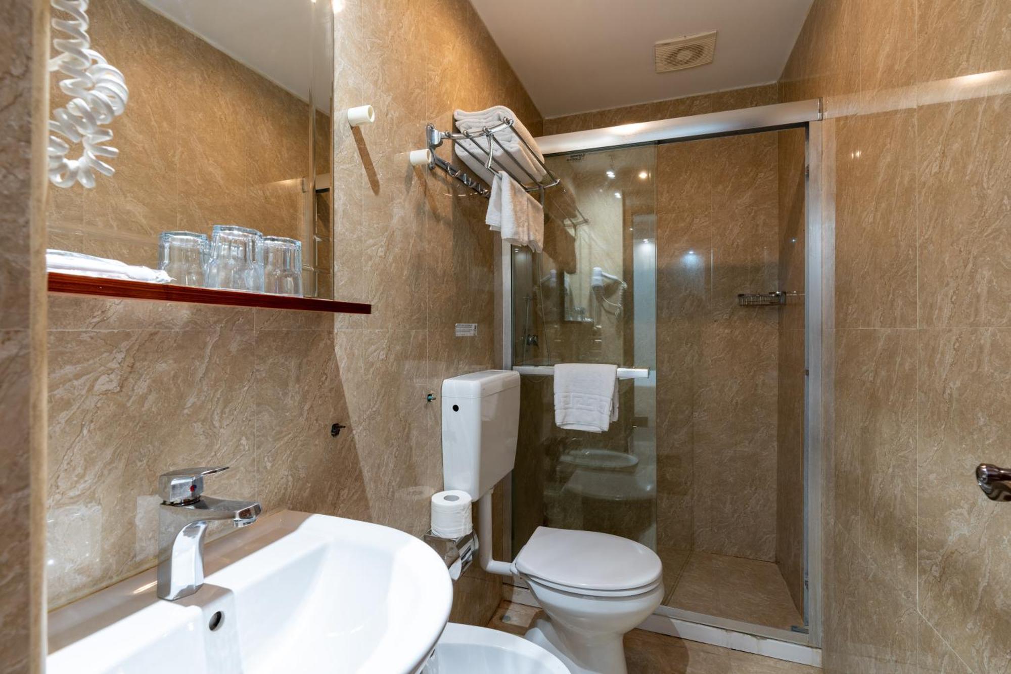 Leone D'Oro Guesthouse - Close To Piazza Vittorio Roma Dış mekan fotoğraf